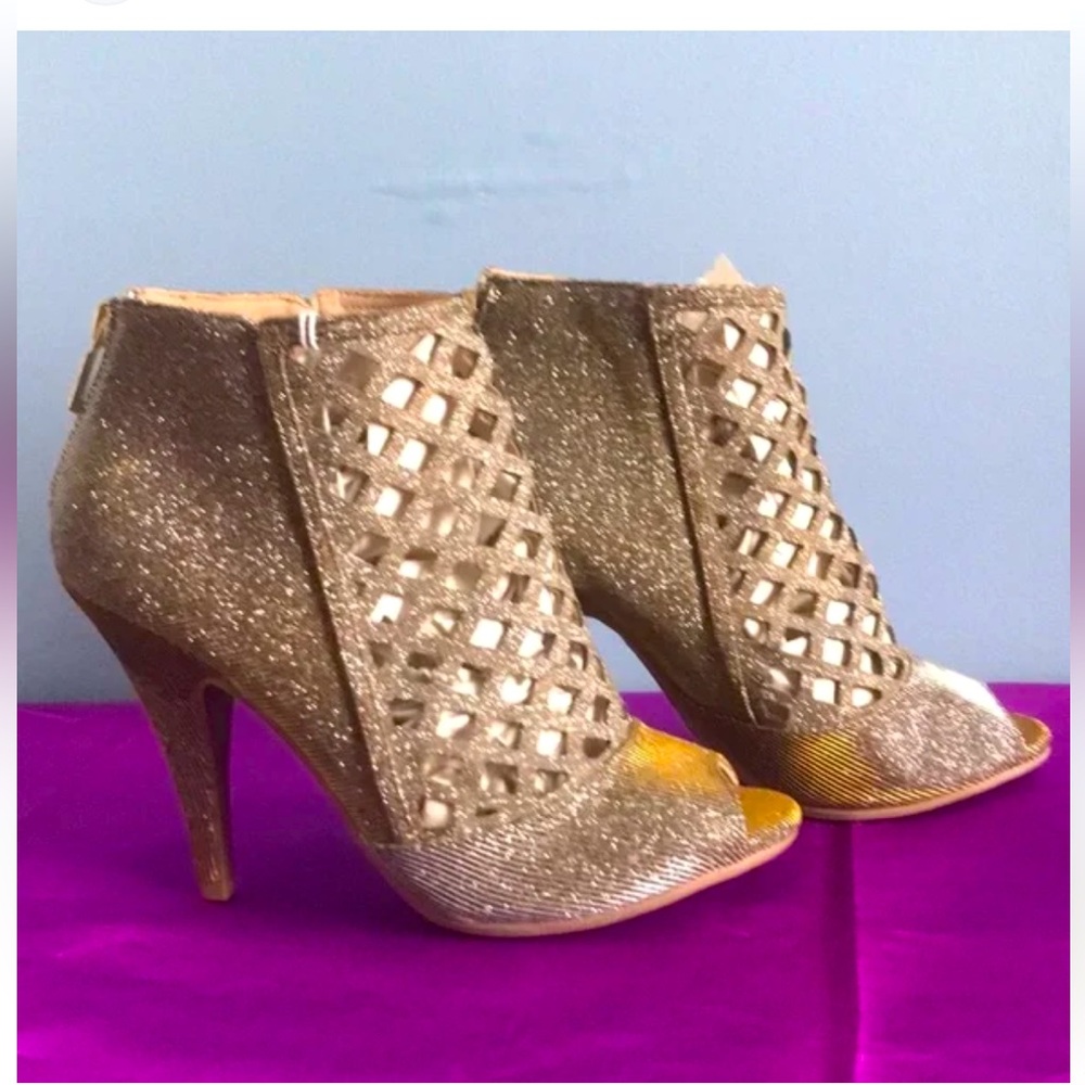 CHRISTIAN SIRIANO OPEN TOE METALLIC HIGH HEELS SHIMMERY SANDALS IN SIZE 8.5